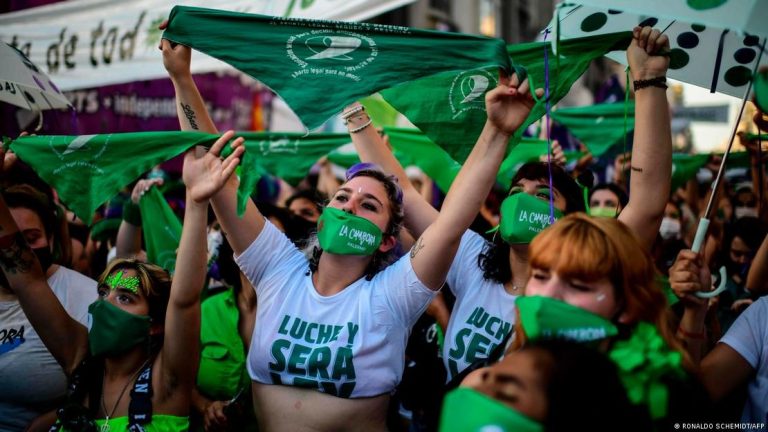 Aborto, saúde da mulher e espiritismo: chorem por nós, argentinas.